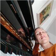 Profesora De Piano classico con 9 anos de experiencia. Inicia tus classes y empieza a tocar!